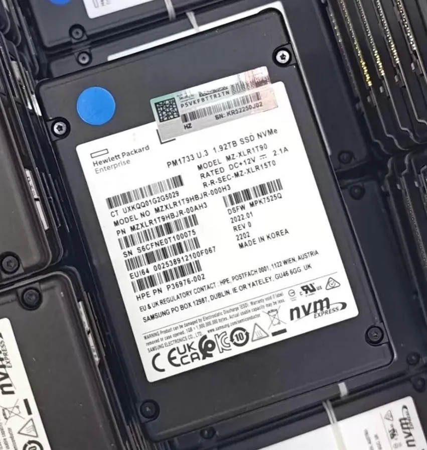 SSD-накопитель Samsung PM1733 1.92TB HPE SSD U.3 PCIE 4.0 NVME MZXLR1T9HBJR-000H