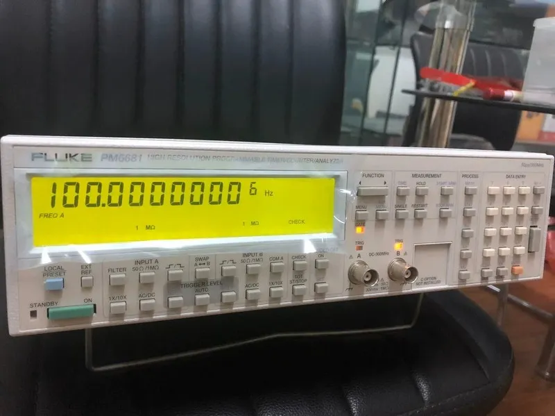 Тестер PM6681 Frequency counter Fluke
