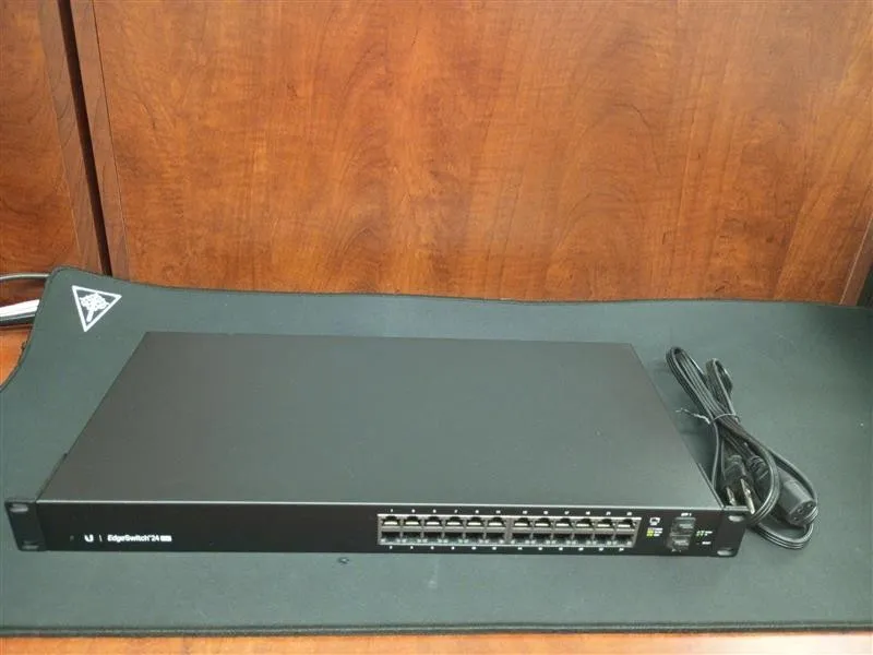 Коммутатор Ubiquiti Networks ES-24-LITE 24 Port Rack Mountable Ethernet Switch