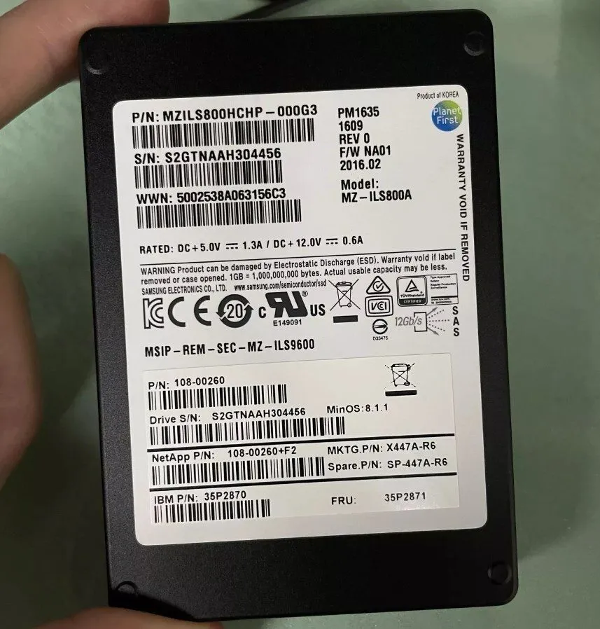 SSD-накопитель Samsung PM1635 800GB SSD 2.5" SAS 6Gb/s MZ-ILS800A MZILS800HCHP-0
