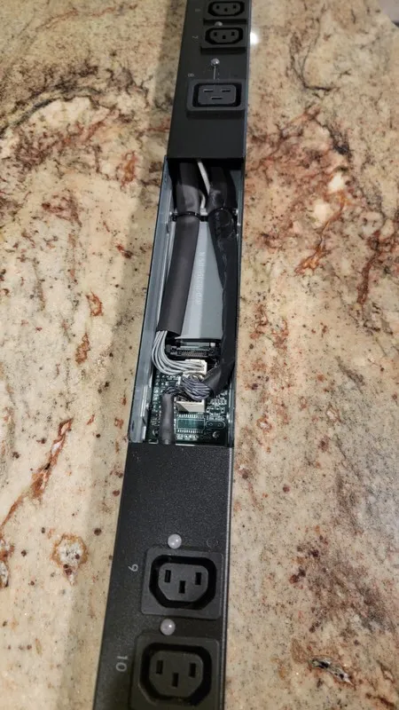 Блок розеток PDU APC AP8959NA3 Switched Rack PDU, 9K Series, 0U, 20A 208V, 21 C1