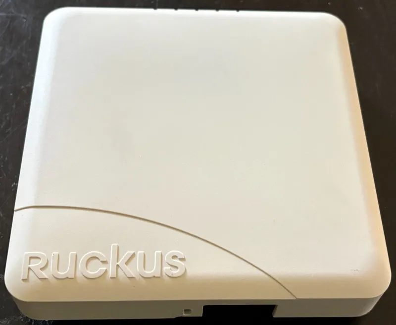 Точка доступа Wi-Fi Ruckus ZoneFlex R500 901R500US00 Wireless Access Point White