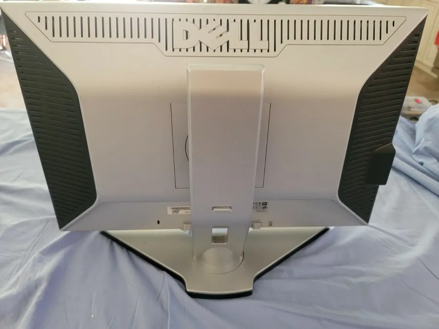 Монитор DELL ULTRASHARP 2208WFPt 22" LCD Monitor w/4-Port USB Hub DVI VGA
