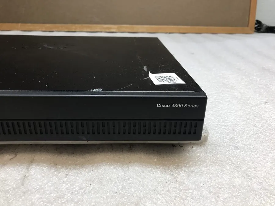 Маршрутизатор Cisco ISR4321/K9. V04. Gig Enterprise Router 800-44681-03 — фото лота 1