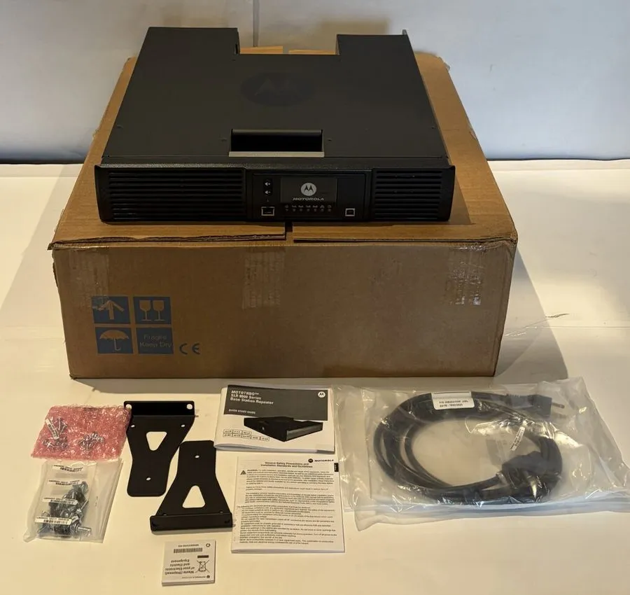 Ретранслятор Motorola SLR8000 UHF Digital Repeater (100 Watts)