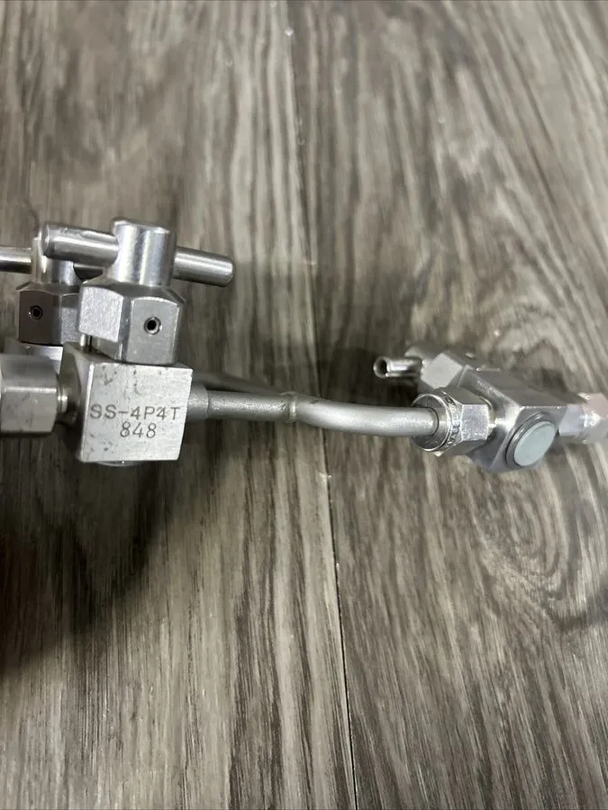 Клапан SWAGELOK SS-4P4T QUARTER TURN PLUG VALVE 1/4" TUBE OD 316SS