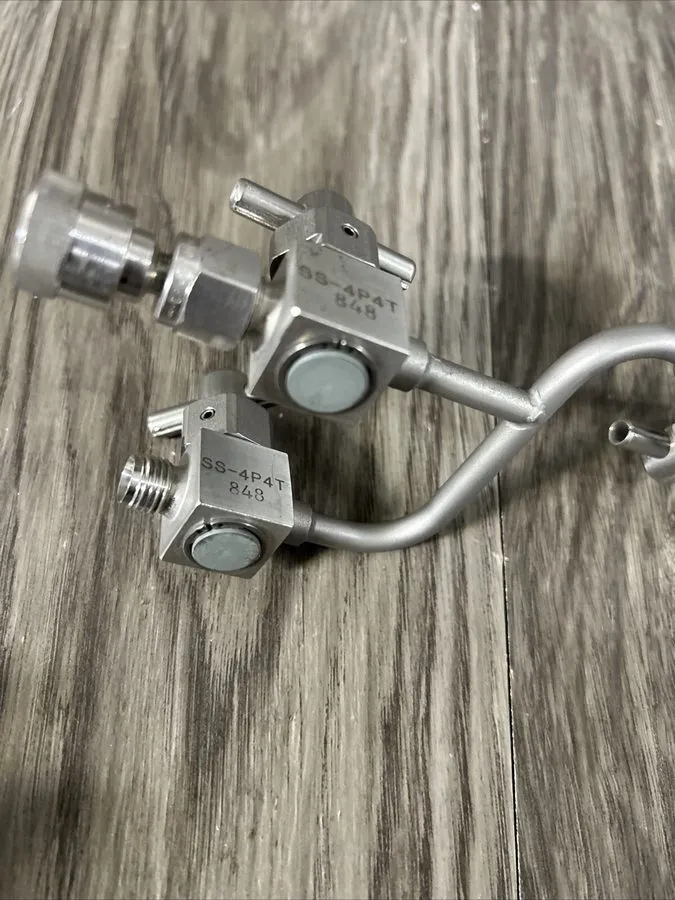 Клапан SWAGELOK SS-4P4T QUARTER TURN PLUG VALVE 1/4" TUBE OD 316SS — фото лота 2