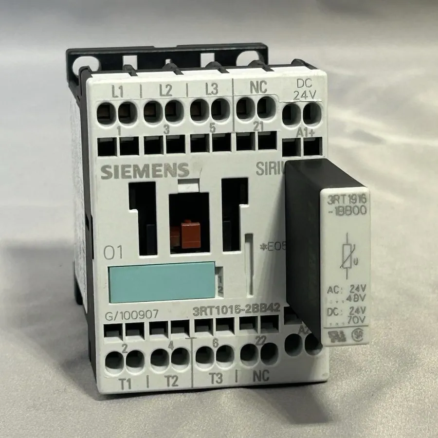 Контактор Siemens SIRIUS IEC Contactor 24V DC 11A 3PST-NO 3RT1015-2BB42 +Aux