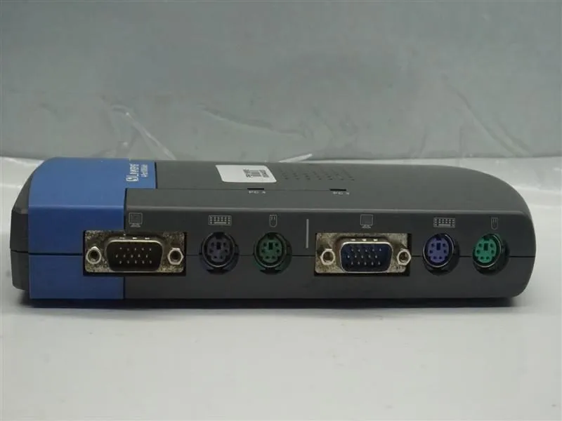 KVM-переключатель Linksys ProConnect (PS2KVM4) 4-Ports External KVM switch PS/2
