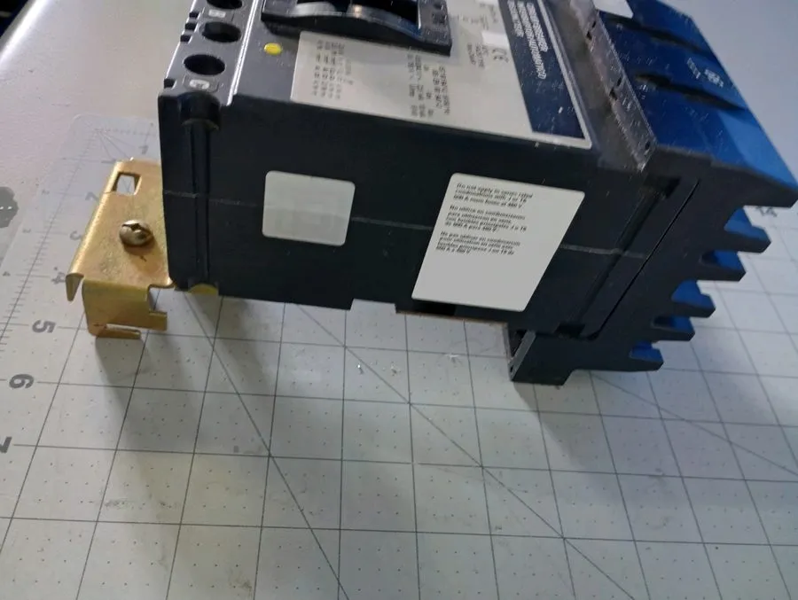 Автоматический выключатель SQUARE D FH36020 20 amp 600 volt I line Circuit Break — фото лота 1