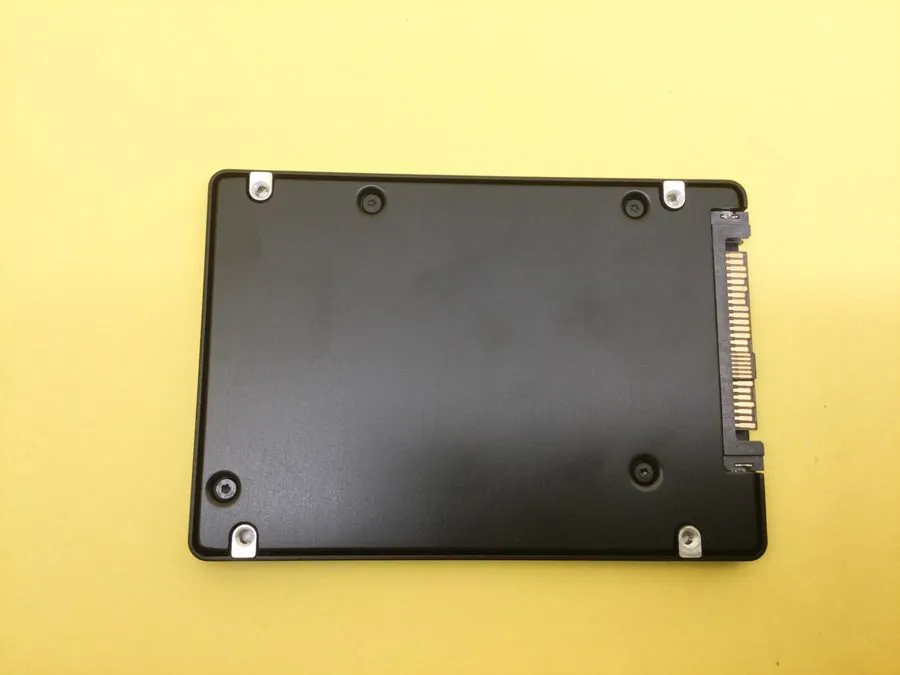 SSD-накопитель Samsung PM963 Series 3.84TB PCIe NVMe U.2 2.5" SSD MZ-QLW3T80