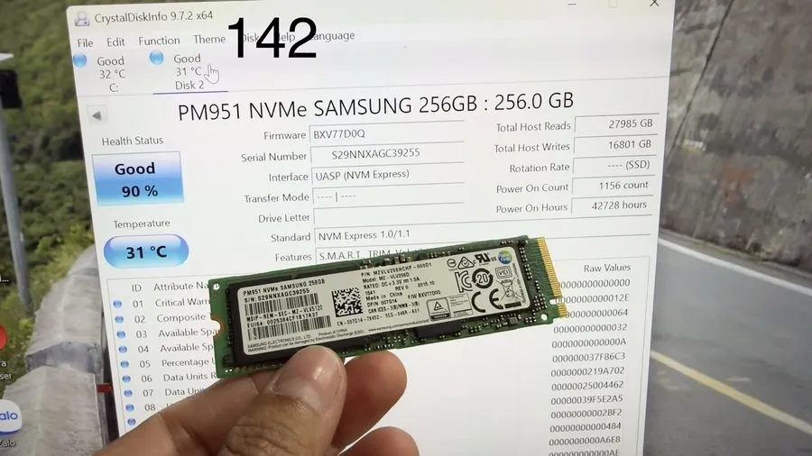 SSD-накопитель Samsung PM951 256GB NVMe M.2 SSD Health is 89%