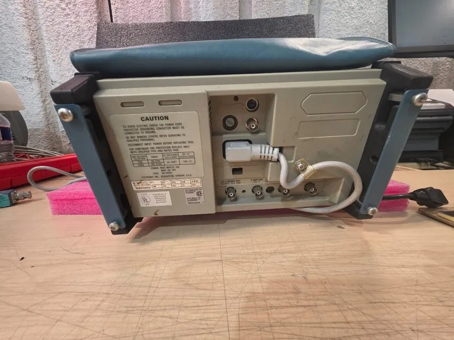 Осциллограф Tektronix 2445A 150 MHz 4 Channel Oscilloscope