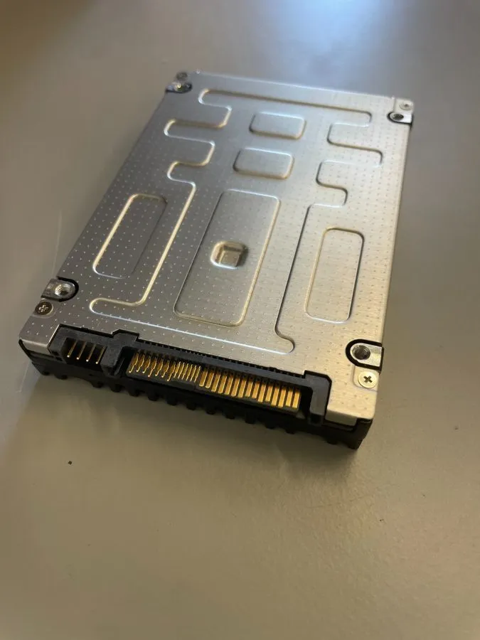 SSD-накопитель Dell Toshiba CN3JH 800GB 2.5" SAS SSD SOLID STATE DRIVE PX05SMB08 — фото лота 1