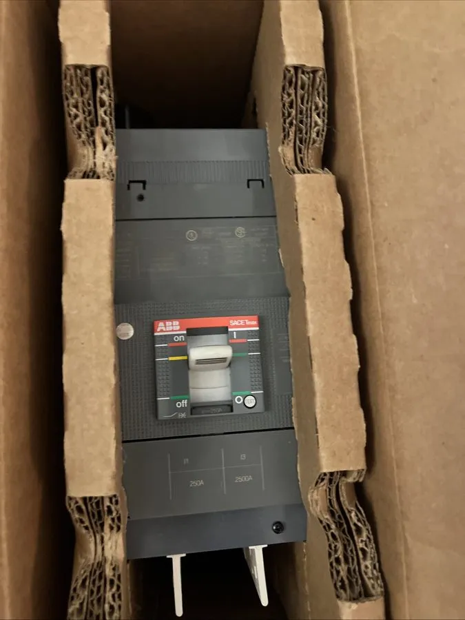 Автоматический выключатель ABB SACE TMAX XT4HU3250AY8000XXX RELIAGEAR CIRCUIT BR — фото лота 2