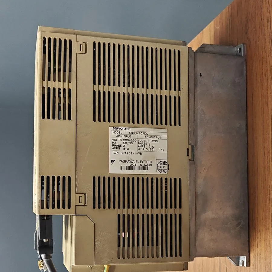 Сервопривод YASKAWA SGDB-10ADG servopack 0.85kw 1.14hp