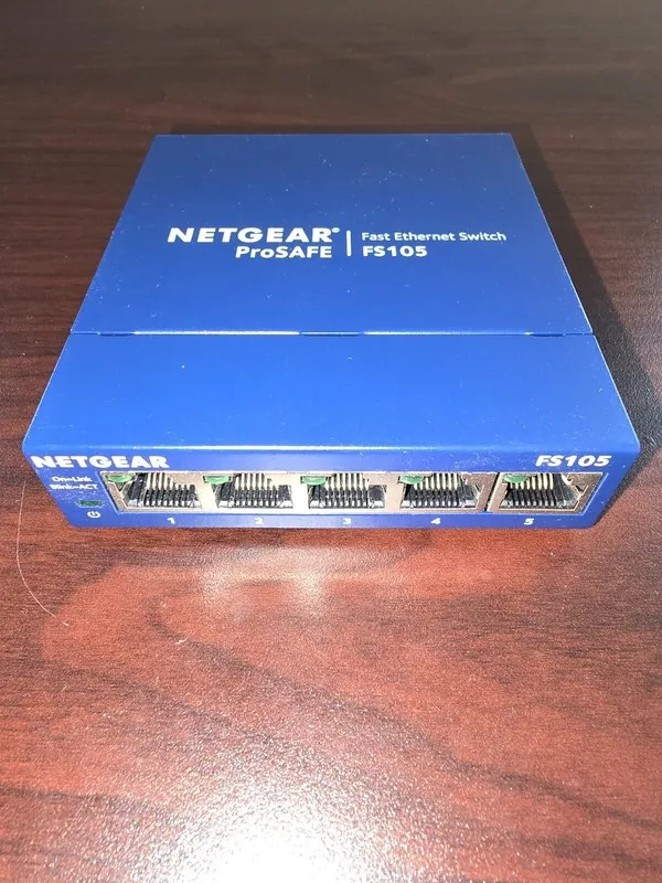 Коммутатор Netgear ProSafe FS105v3 5-Port 10/100 Fast Ethernet Unmanaged Switch
