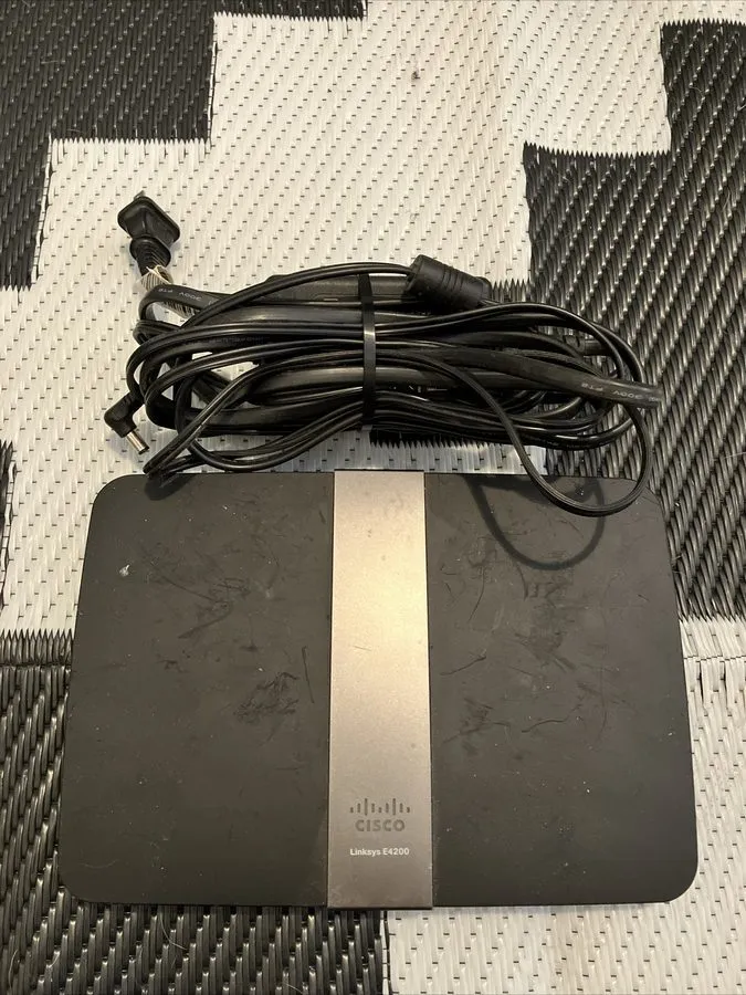 Маршрутизатор Cisco Linksys E4200 Dual Band N Router 4x LAN 1x WAN