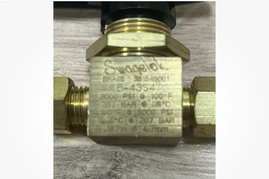 Клапан swagelok lever B-43S4 3000 PSI 1/4” LEVER VALVE — фото лота 2