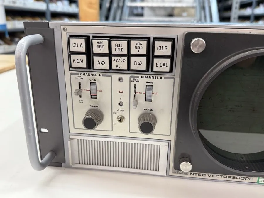 Анализатор Tektronix 520A PAL Vectorscope Video Signal Analyzer CRT — фото лота 2