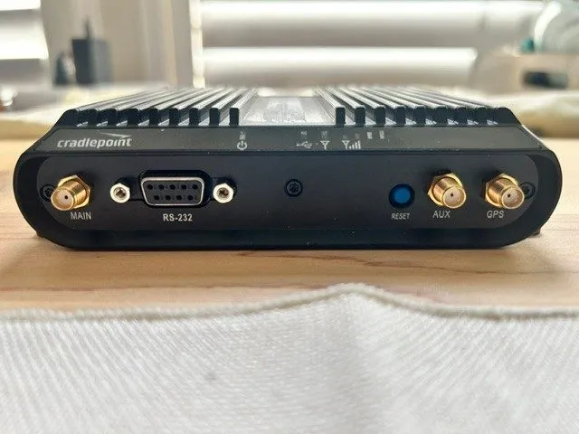 Маршрутизатор CRADLEPOINT IBR1150LPE-VZ 4G LTE ROUTER VERIZION — фото лота 1