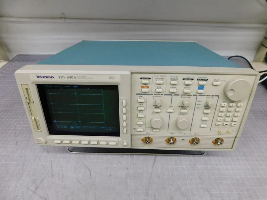 Осциллограф Tektronix TDS 640A 4-Ch 500MHz 2GS/s Digitizing Oscilloscope Opts 05