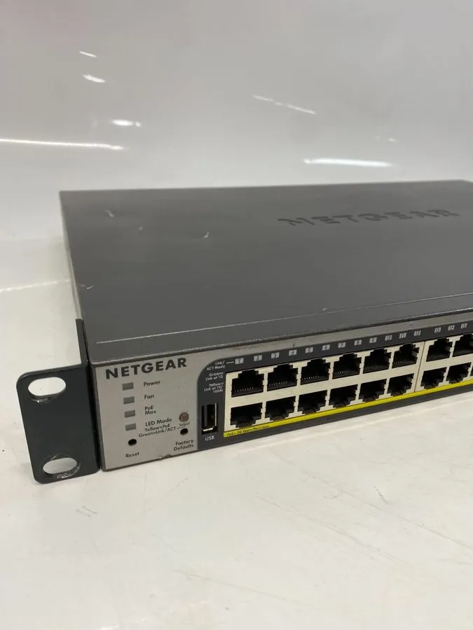 Коммутатор NETGEAR GS752TPP 48-Port Gigabit PoE+ Smart Managed Switch 760W 4 SFP