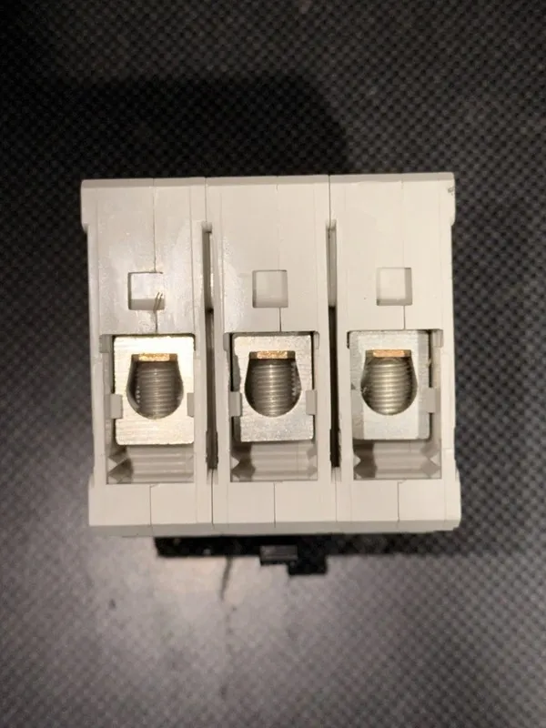 Автоматический выключатель Siemens LGB3B100B 3 Pole 480V Circuit Breaker Bolt-On