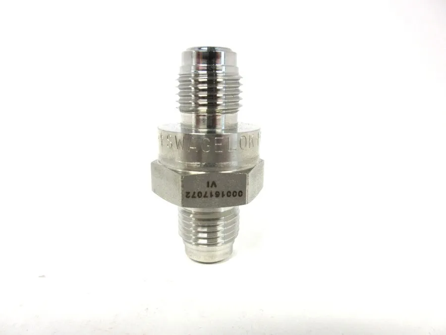 Клапан 1/4" Swagelok 6L-CW4VR4 All Welded Check Valve Integral 1/4" Male VCR Fit