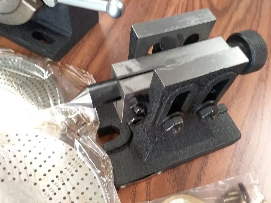 Поворотный стол 8" HORIZONTAL VERTICAL ROTARY TABLE 4-slot, Dividing plates,tail — фото лота 1