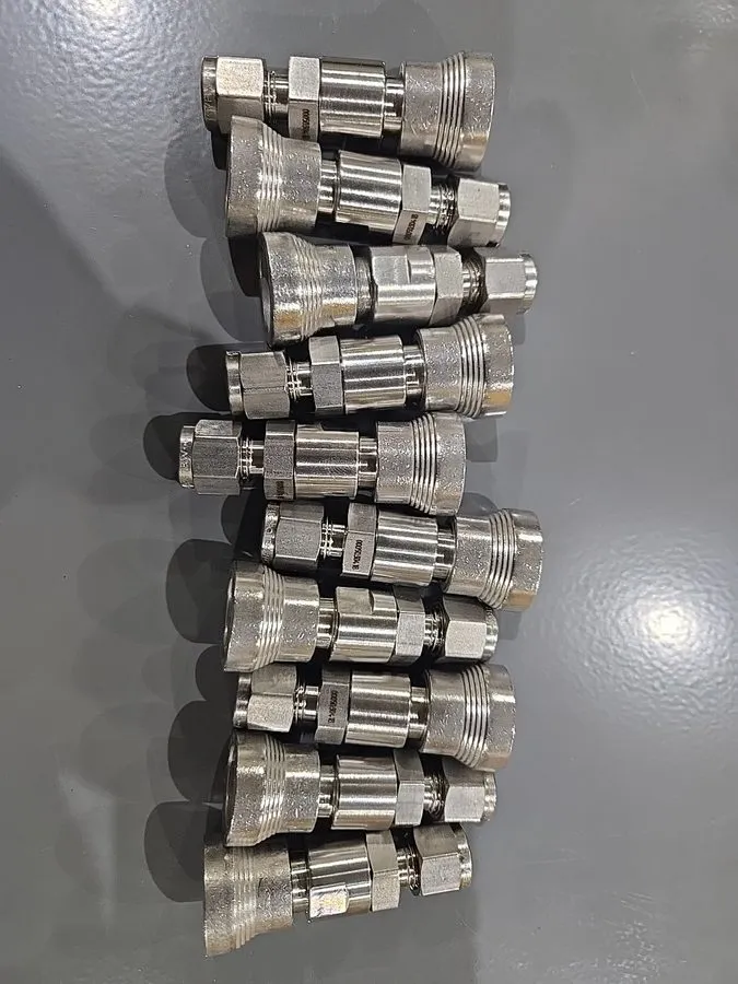 Фитинг Bulk Swagelok SS-QC4-B-400 Quick Connect Body 0.2 Cv, 1/4 in. Fitting — фото лота 1