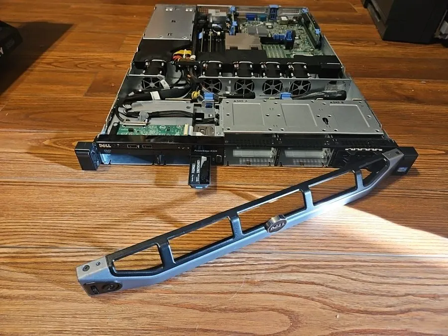 Сервер Dell PowerEdge R320 Xeon E5-1410 v2 2.80GHz 16GB No OS or Software