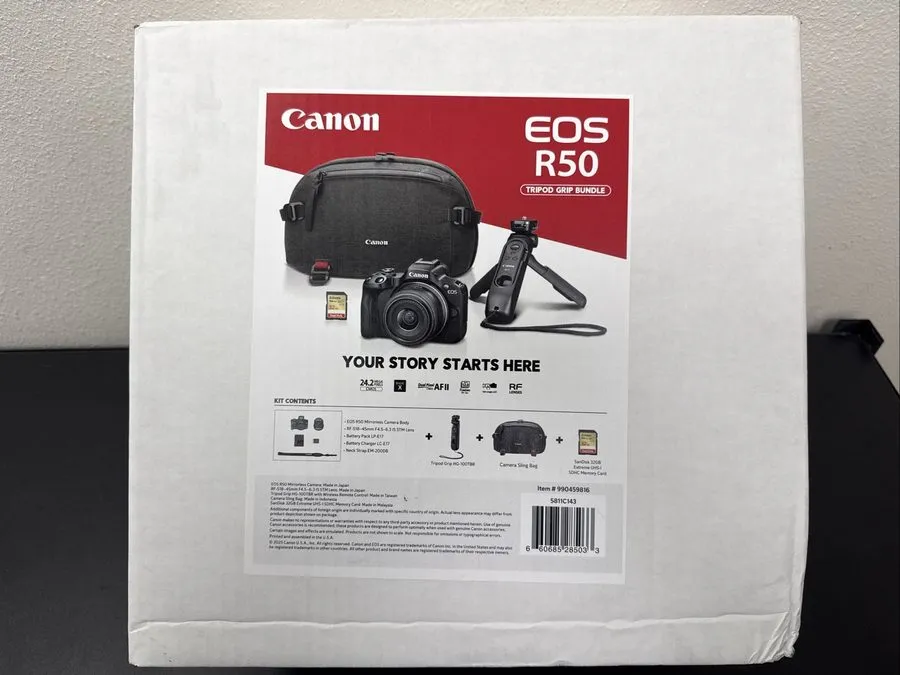 Объектив Canon EOS R50 Digital Camera with RF-S18-45mm Lens & Tripod Grip Bundle