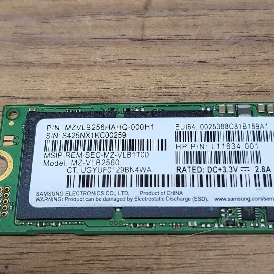 SSD-накопитель Samsung PM981 256GB M.2 NVMe SSD MZVLB256HAHQ-000H1 HP L11634-001