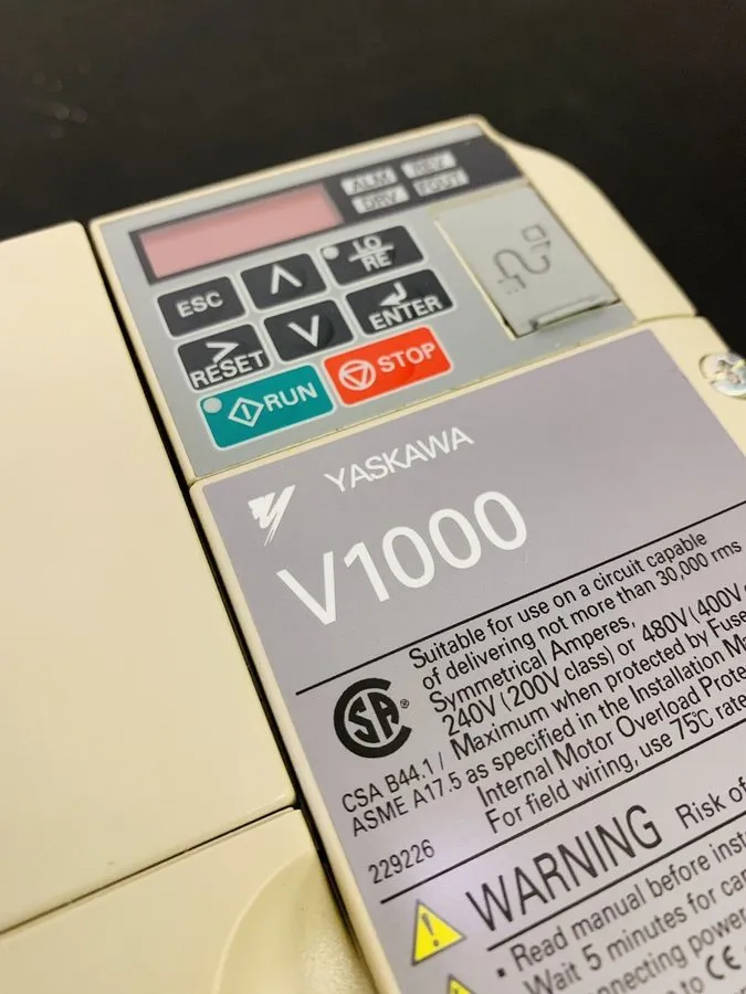Частотный преобразователь Yaskawa CIMR-VU4A0002FAA V1000 AC Drive REV C 380-480V