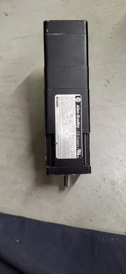 Серводвигатель Allen Bradley MPL-A1530U-VJ74AA Kinetix AC Servo Motor 0.39kW 3PH