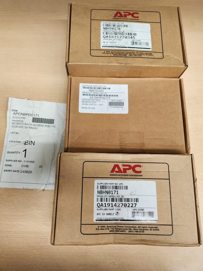 Стойка/шкаф APC NetBotz NBPD0171 Rack Access Pod 170