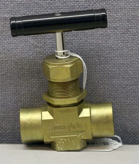 Клапан Swagelok B-18RF8 Brass Integral Bonnet Needle Valve FNSP
