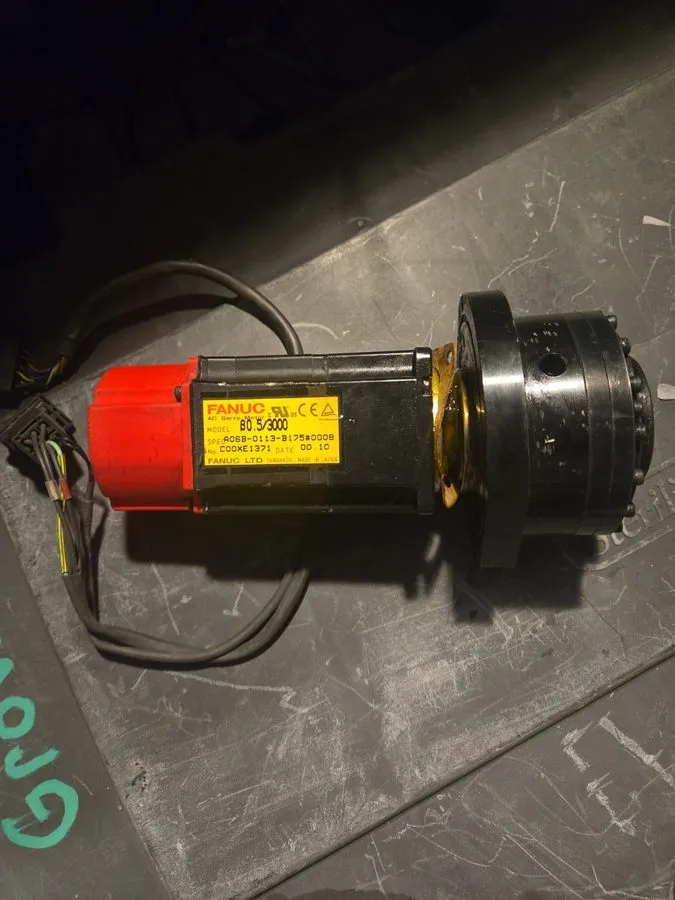 Серводвигатель FANUC AC Servo Motor 02/3000 A06B-0373-B175 0.5 kW 199V 3000RPM