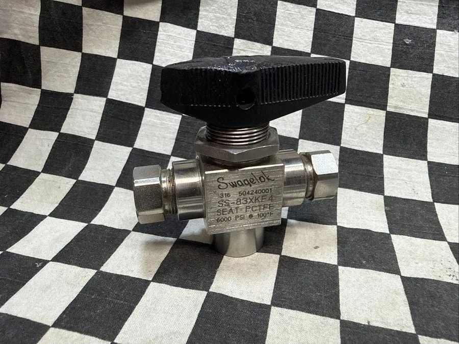 Клапан Swagelok SS-83XKF4 3-Piece High Pressure 3-Way Ball Valve MFGD