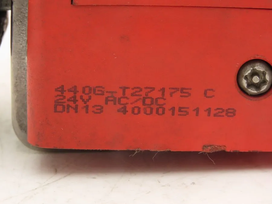 Реле безопасности Allen Bradley 440G-T27175 Guardmaster Locking Safety Guard Swi
