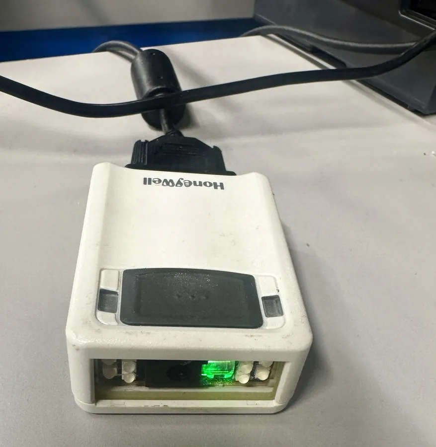Сканер штрих-кода Honeywell 3320G-4USB-0-N VuQuest 3320g Hands-Free 1D & 2D USB  — фото лота 1