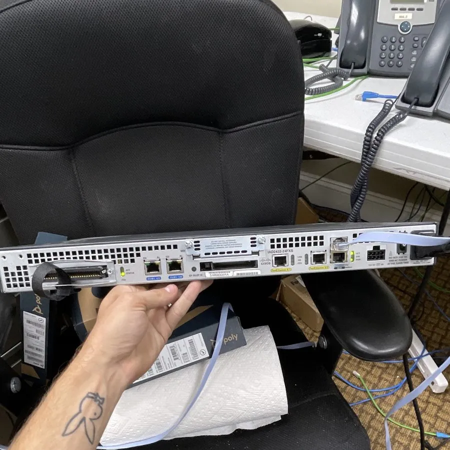 Маршрутизатор Cisco IAD2431 2-Port 10/100 Wired Router (IAD2431-16FXS)
