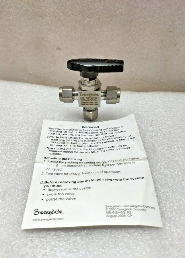 Клапан Swagelok SS-42GXS4 3 way ball valve 1/4 in tube fitting
