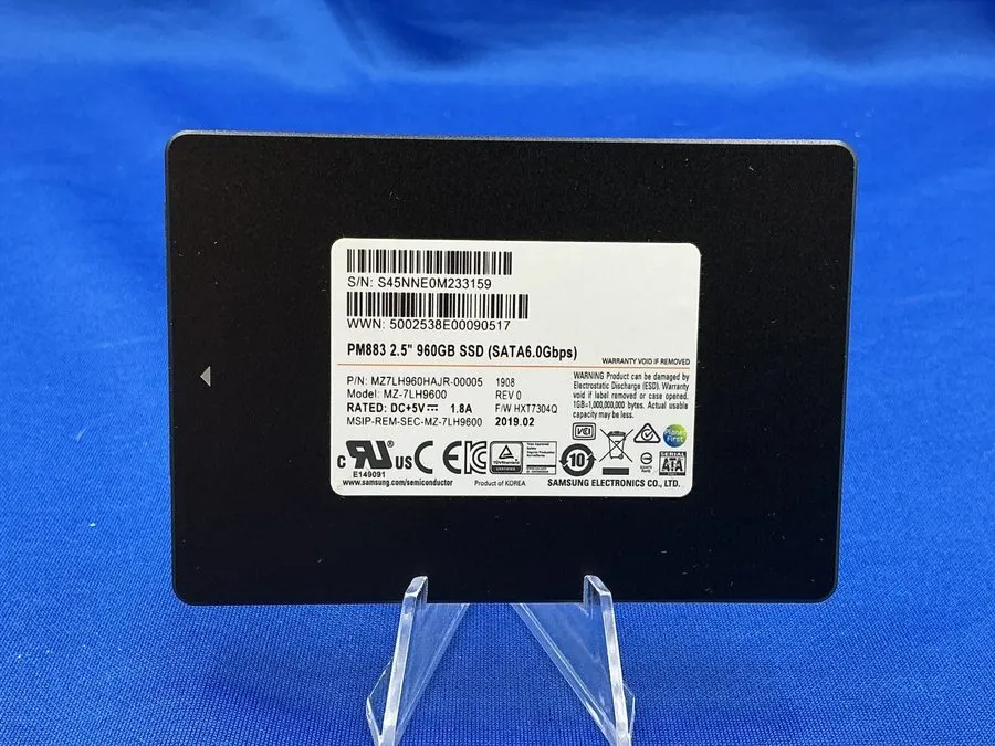 SSD-накопитель MZ-7LH9600 SAMSUNG PM883 960GB 2.5'' SATA 6.0Gbps MZ7LH960HAJR-00