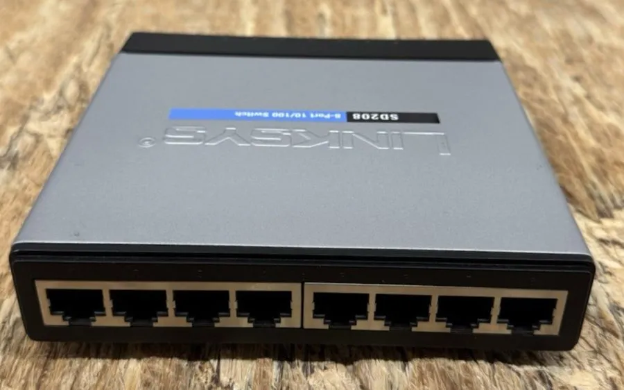 Коммутатор Cisco SD208 8 Port 10/100 Unmanaged Desktop Switch, v1.2, 100389