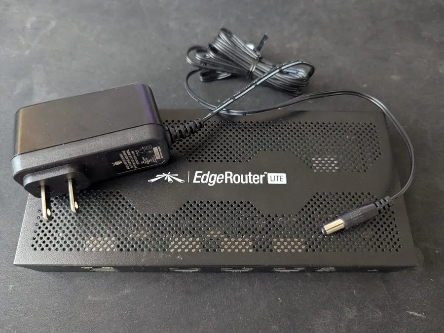 Маршрутизатор Ubiquiti Edgerouter Lite ERLITE-3 gigabit wired 3 port router with