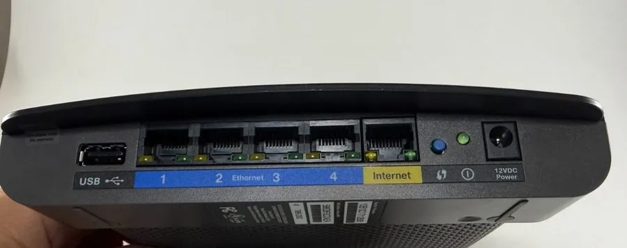 Маршрутизатор Cisco Linksys E3200 4-Port Gigabit Wireless N Router