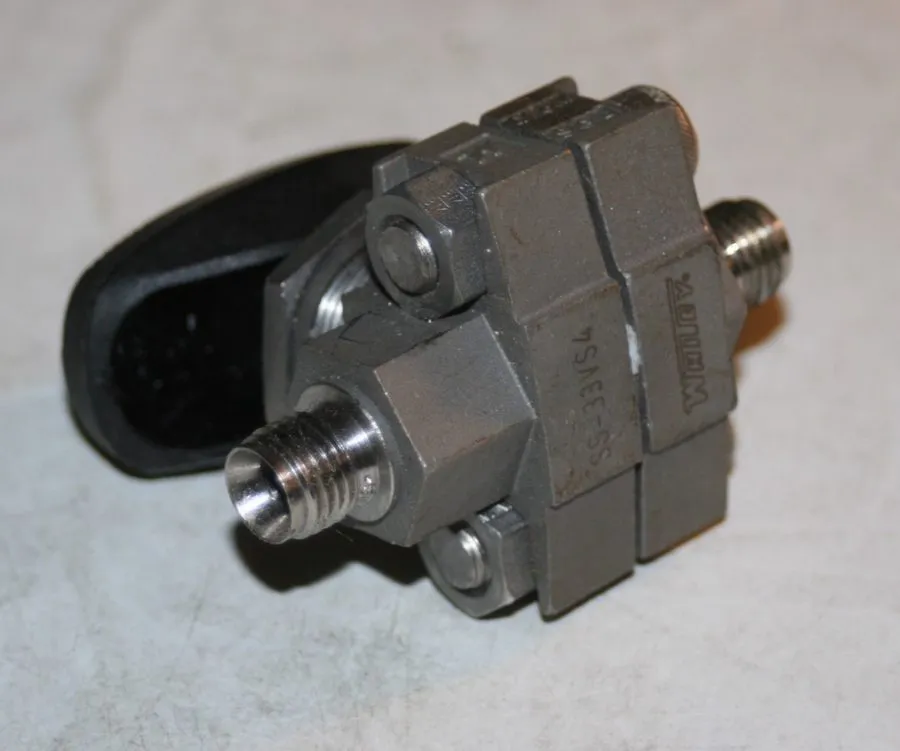 Клапан BOX OF 2 SWAGELOK SS-33VS4 STAINLESS STEEL VALVE 1/4" — фото лота 2