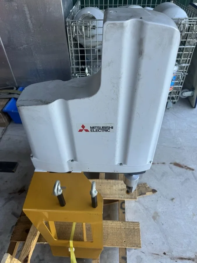 Робот Mitsubishi Electric Industrial Robot Mod# RH-12FH8535-D1-S15 Serial FC6100 — фото лота 1